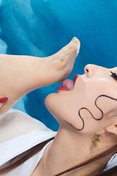 ‘PG官方平台’PCL定妆照拍摄花絮曝光 韦神身材却遭网友调侃(图3) PG官方网站